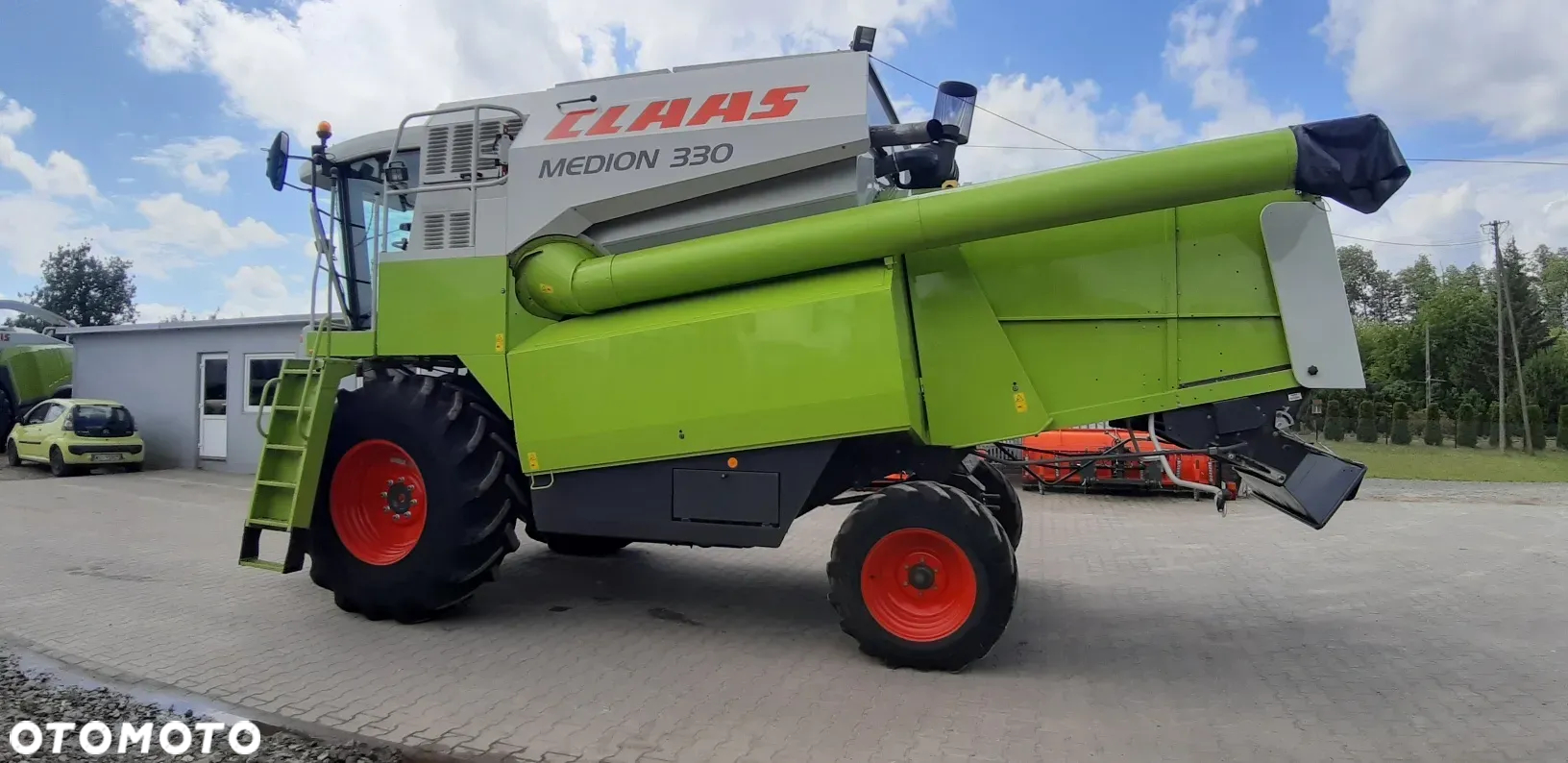 Claas Medion 330 - 8
