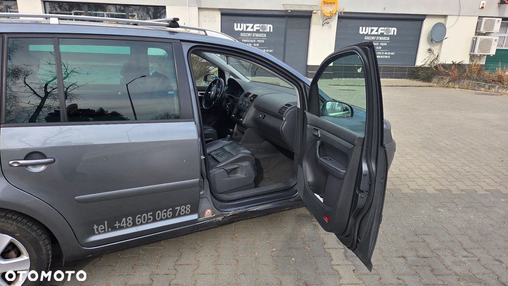 Volkswagen Touran 2.0 TDI Trendline DSG - 8