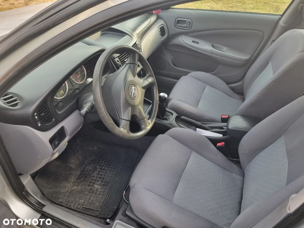 Nissan Almera 1.5 Base - 4