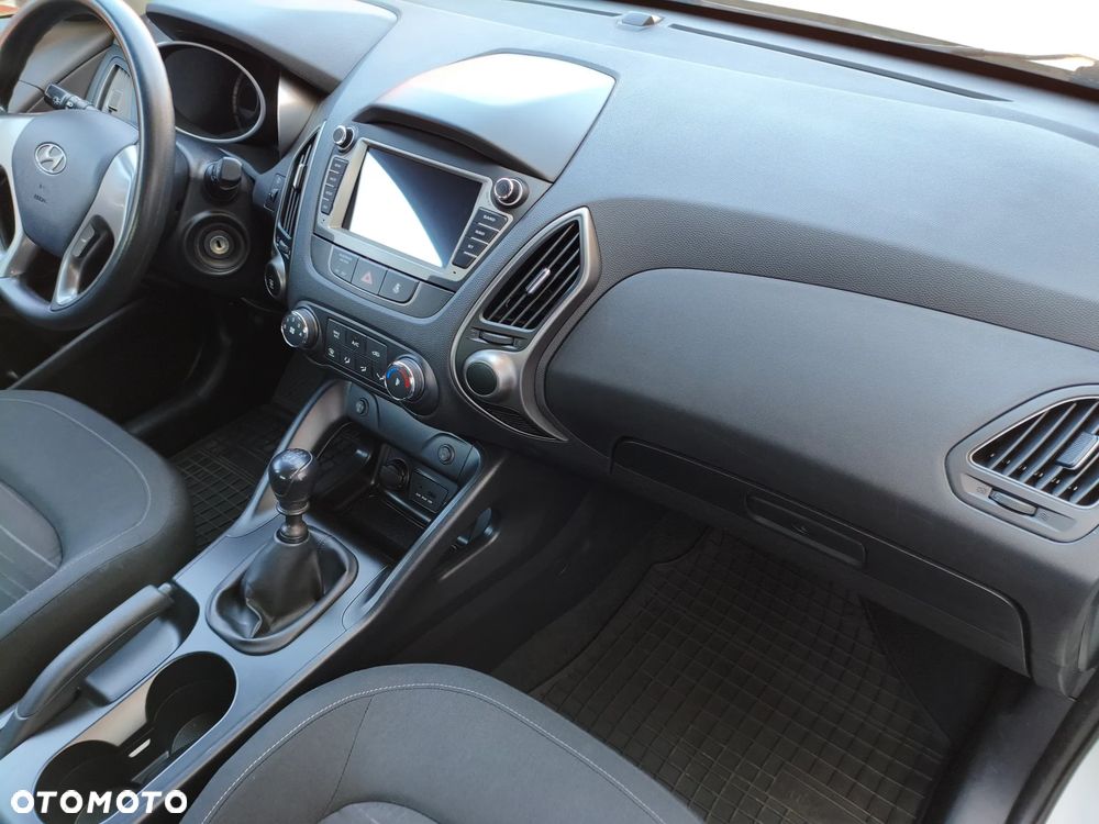 Hyundai ix35 1.6 2WD Fifa World Cup Edition - 17