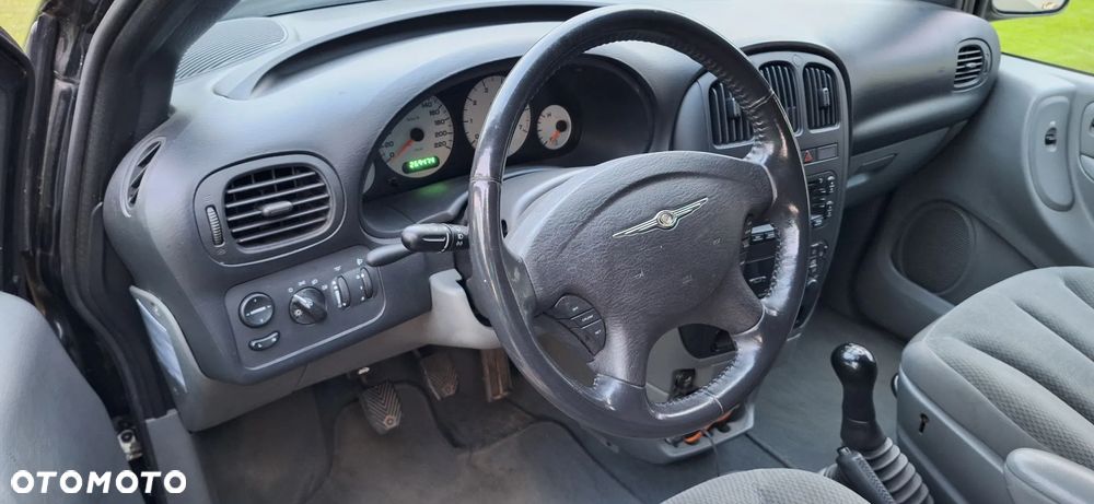 Chrysler Voyager 2.4 SE - 15