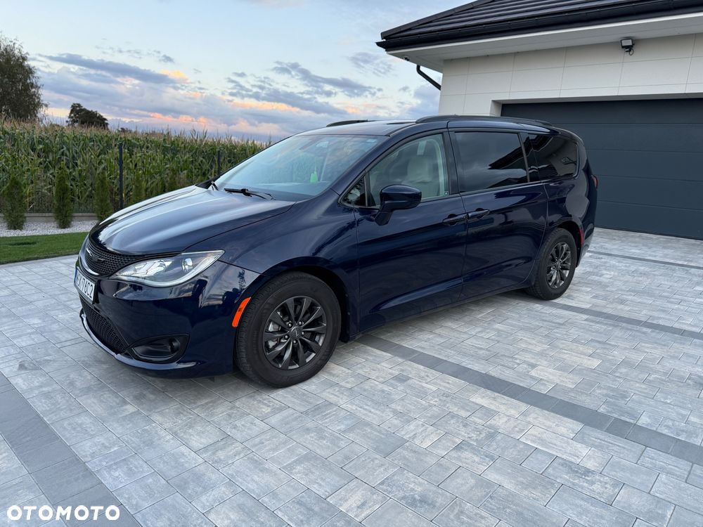 Chrysler Pacifica - 9