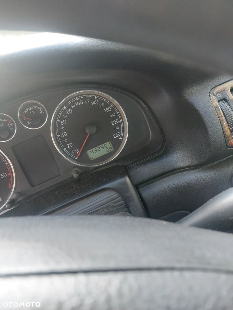 Volkswagen Passat 1.9 TDI Comfortline - 6