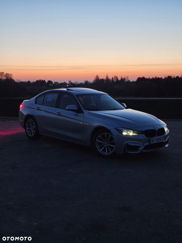 BMW Seria 3 320i xDrive - 15