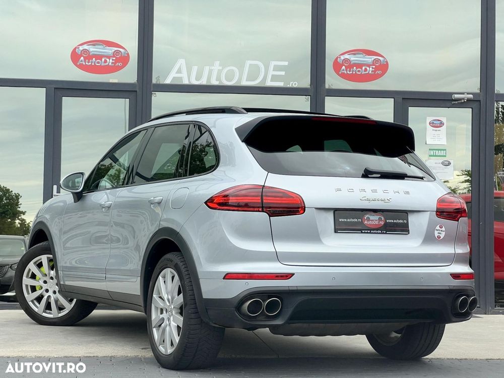 Porsche Cayenne - 4