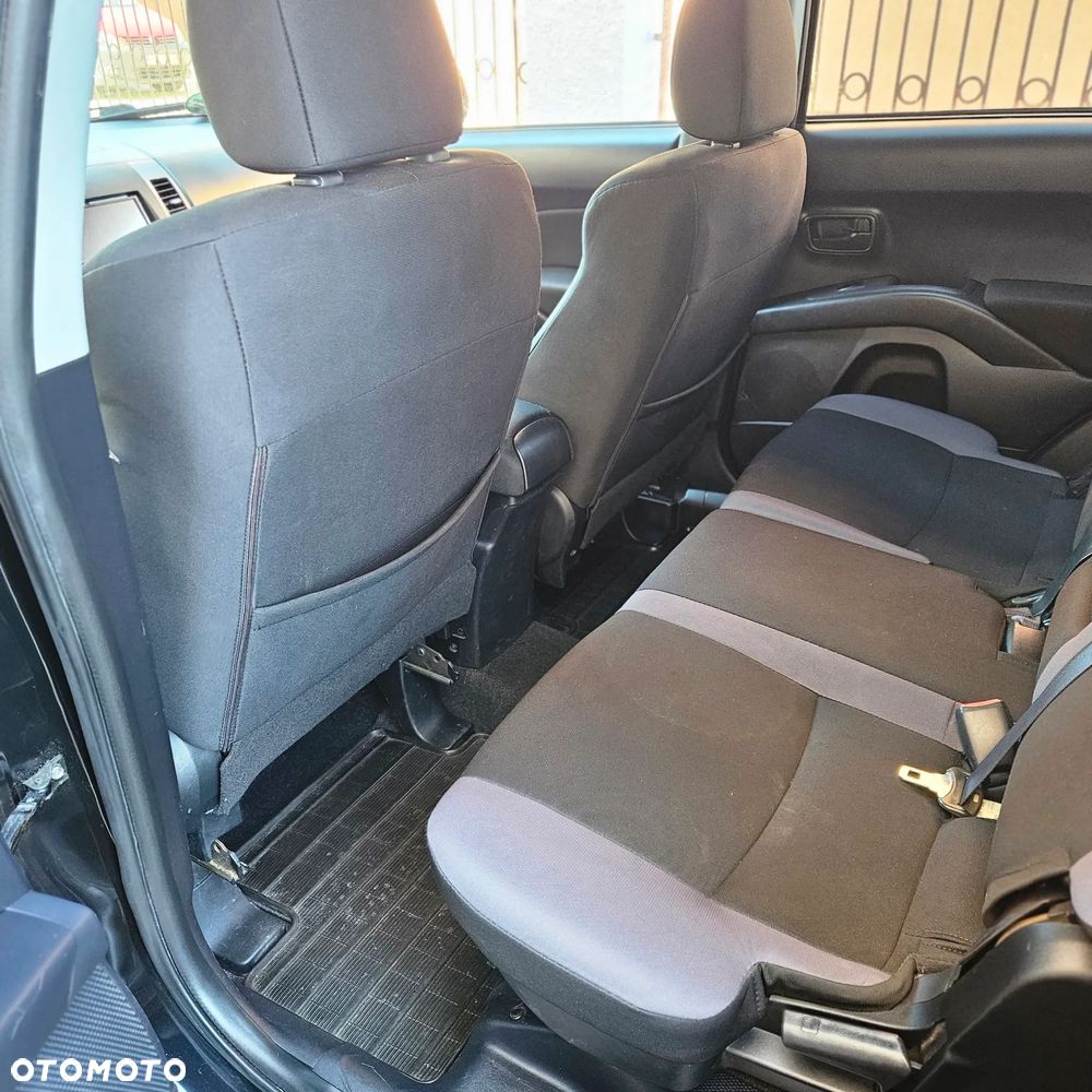 Mitsubishi Outlander - 12