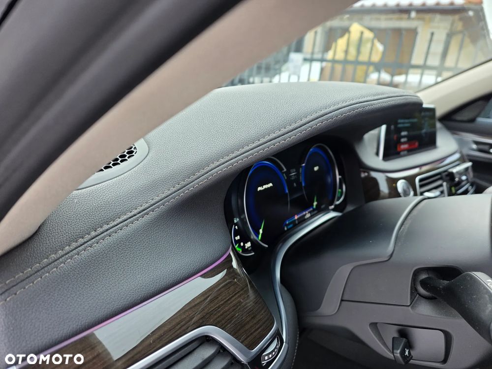 BMW Seria 7 740Li - 33