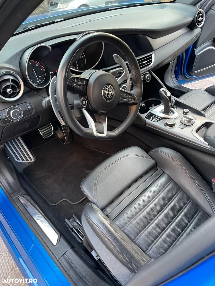 Alfa Romeo Giulia 2.2 JTDM AWD AT8 Veloce - 6