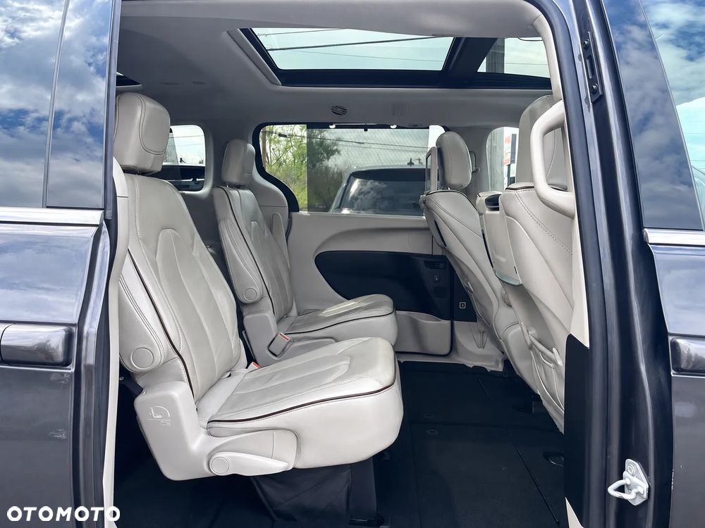 Chrysler Pacifica - 30