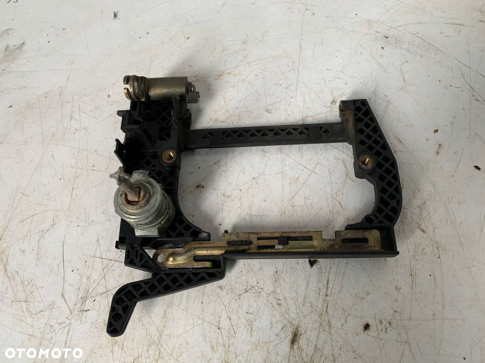 RAMKA ZAMKA DRZWI PRZÓD LEWY WKŁADKA BMW E39 - 2