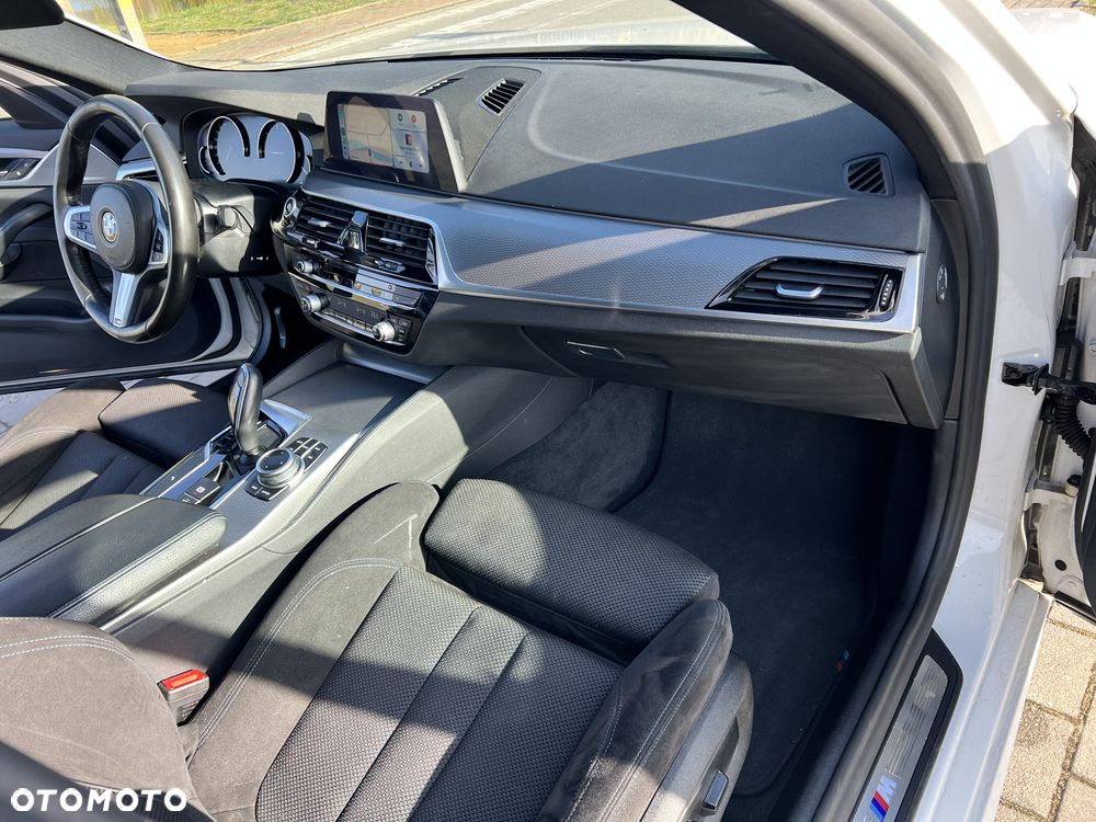 BMW Seria 5 520d M Sport - 11