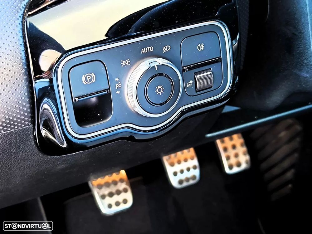 Mercedes-Benz A 180 Limousine d AMG Line - 38