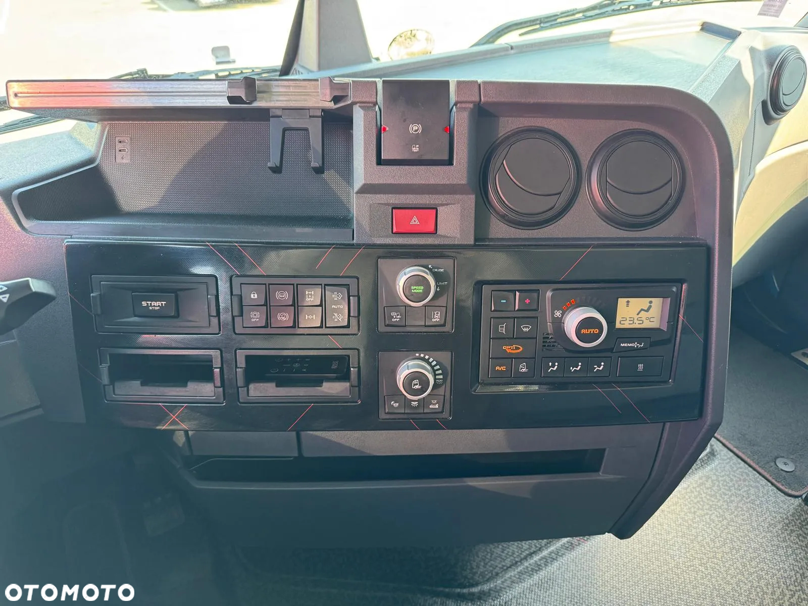Renault T520 High Evo - 11