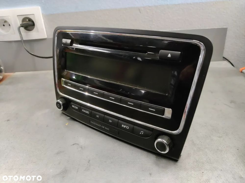 Radio CD Swing Skoda Superb 2 II Lift FL Delphi 3T0035161K - 3