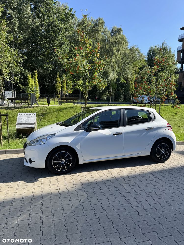 Peugeot 208 - 10