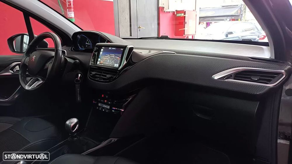 Peugeot 2008 1.2 PureTech Allure - 45