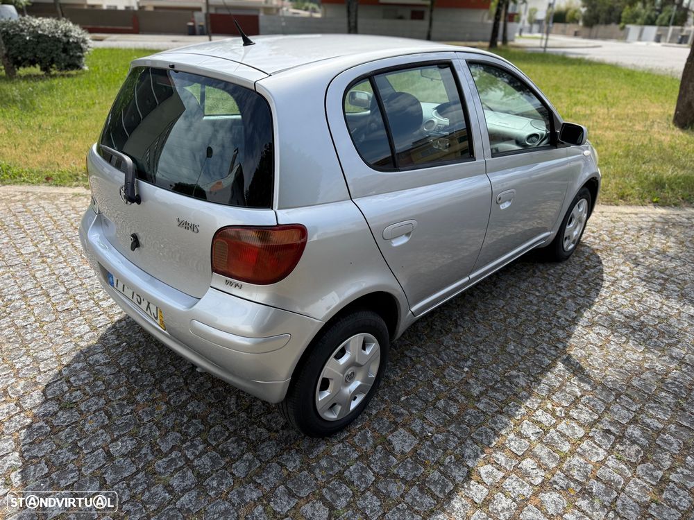 Toyota Yaris 1.0 Sol - 4