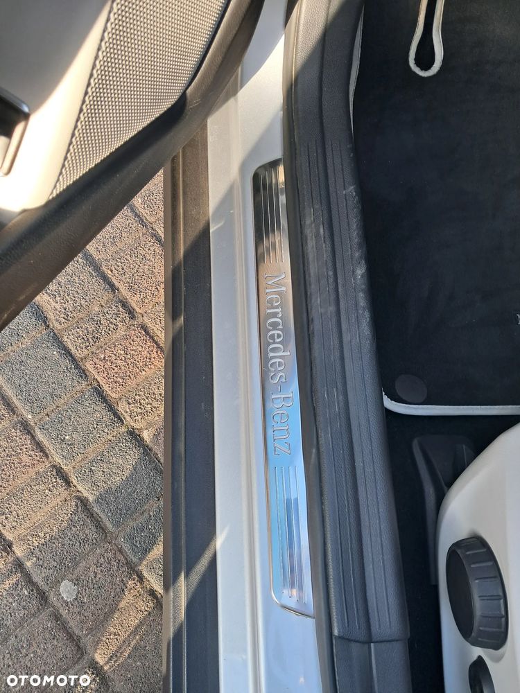 Mercedes-Benz GLA 180 7G-DCT - 22
