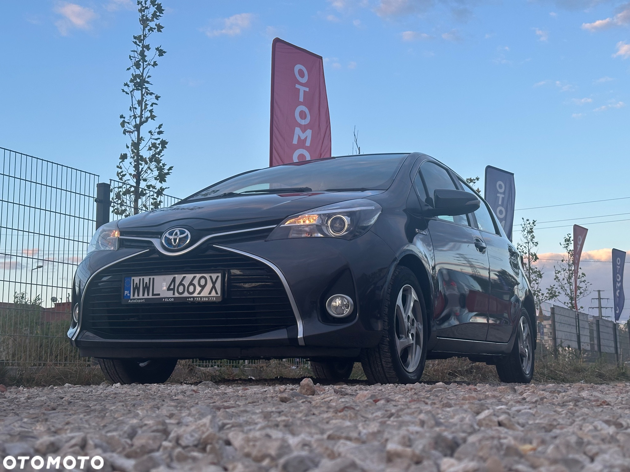Toyota Yaris Hybrid 1.5 VVT-i - 11