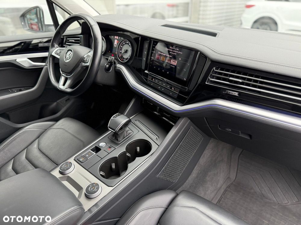 Volkswagen Touareg - 23