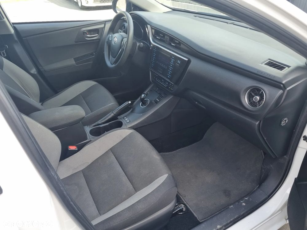 Toyota Auris Hybrid 135 Active - 22