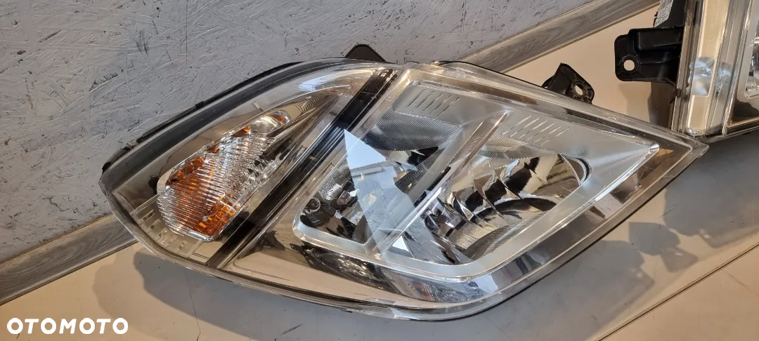Lampa przód prawa lewa NISSAN NV400 - 2
