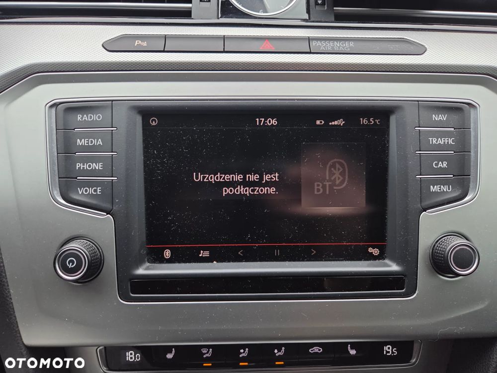 Volkswagen Passat 1.8 TSI BMT Comfortline - 33