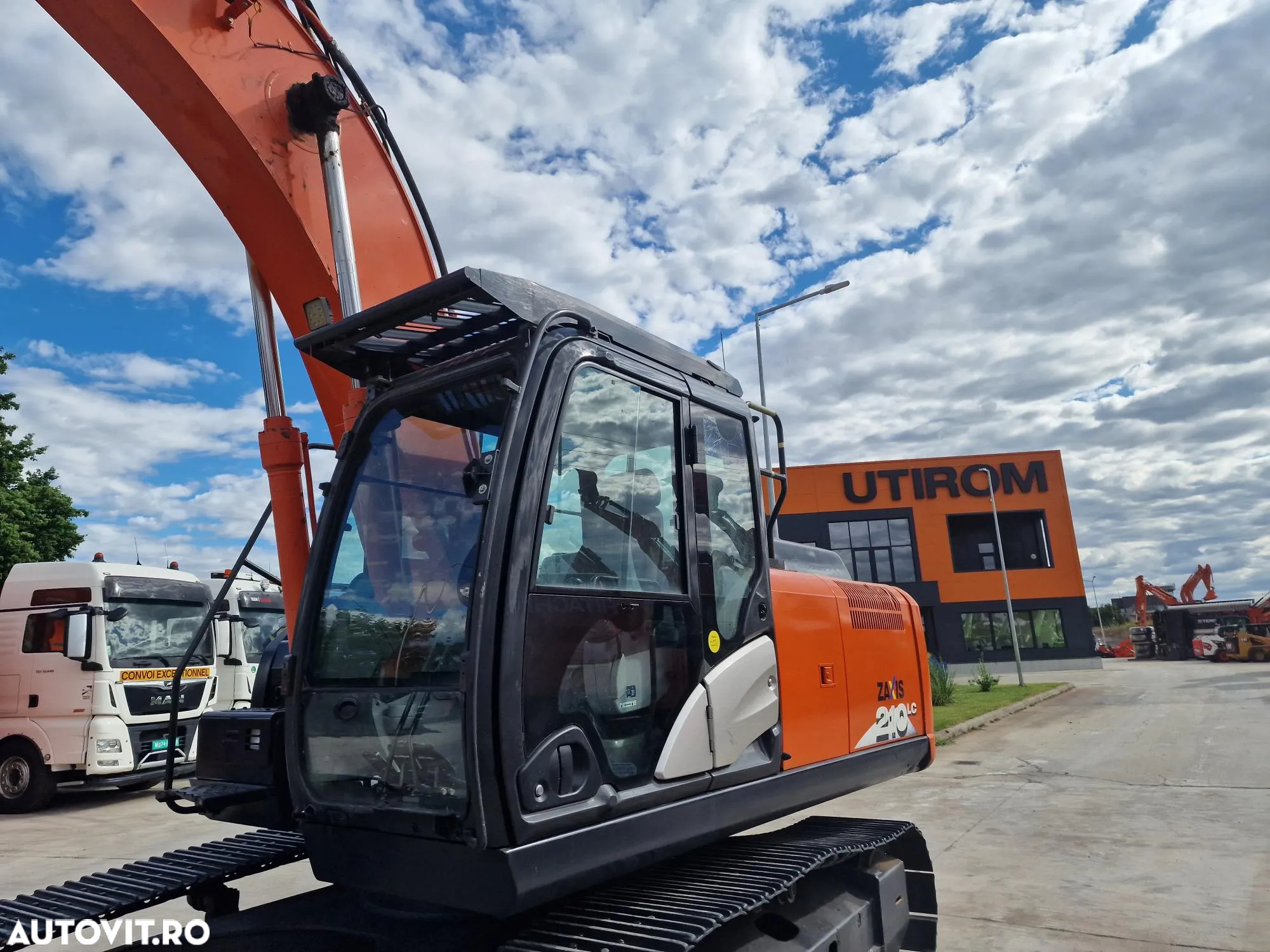 Hitachi ZX210, 23t, cupa 1,3mc NOUA, 12.487h-46900 Eur+Tva, camera spate, instalatia picon, 3 pompe hidraulice HITACHI, protectie acoperis cabina, AC, produs in JAPONIA, posibilitate leasing 46.900 EUR+Tva - 21