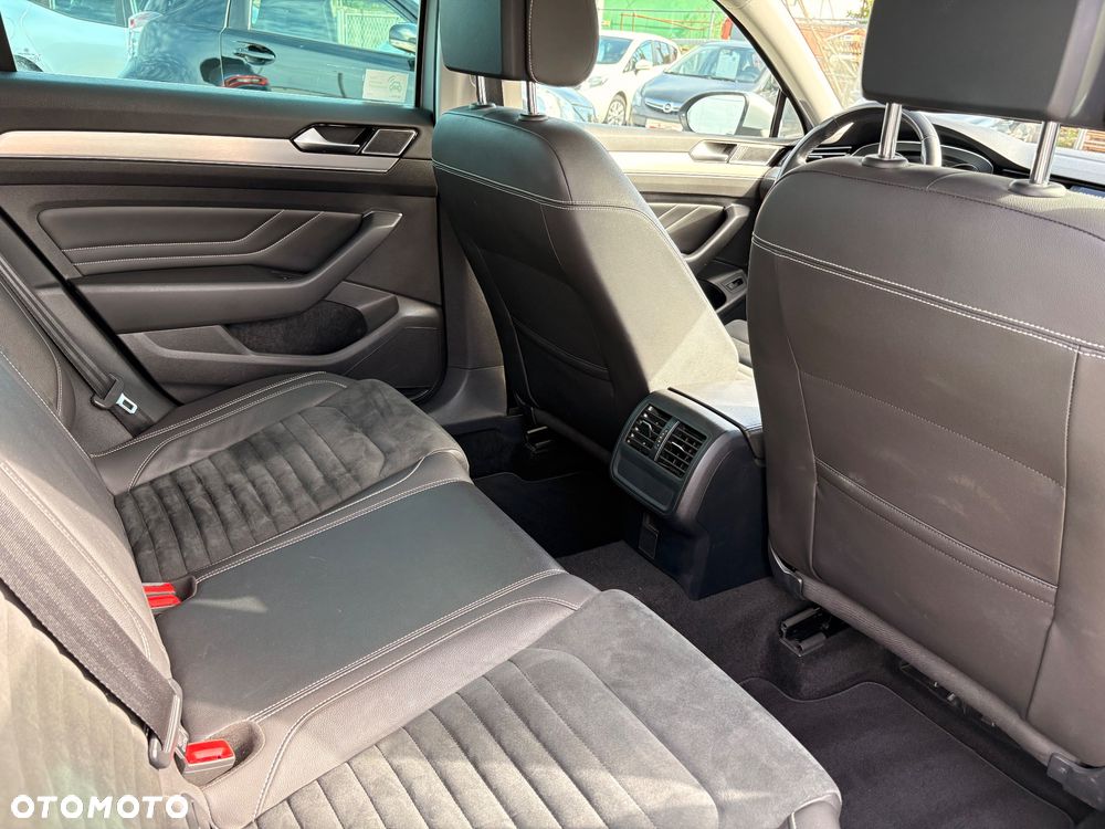 Volkswagen Passat 2.0 TDI EVO Elegance DSG - 24