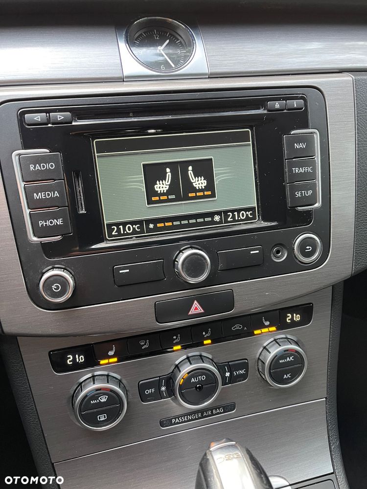 Volkswagen Passat 2.0 TDI DSG Comfortline - 11