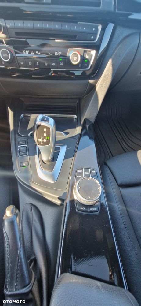 BMW Seria 3 330i xDrive - 24