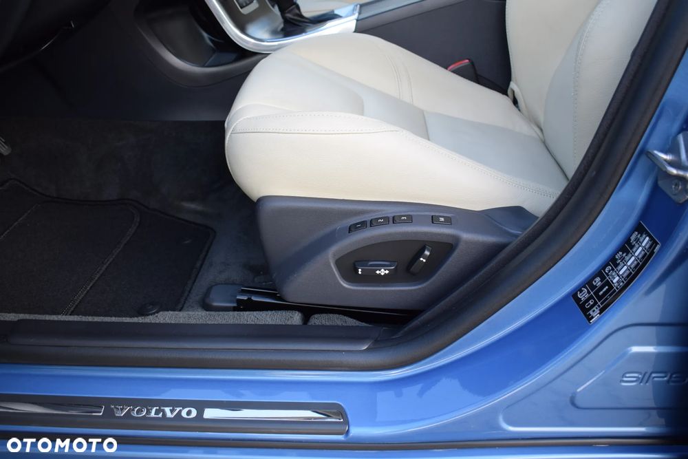 Volvo V60 D4 Geartronic Summum - 20