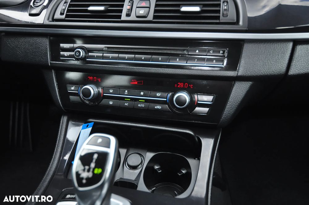 BMW Seria 5 525d xDrive AT - 23