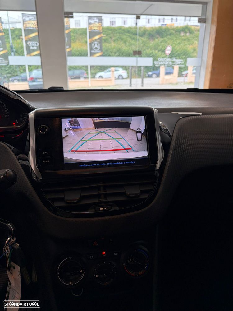 Peugeot 208 1.6 BlueHDi Style - 18