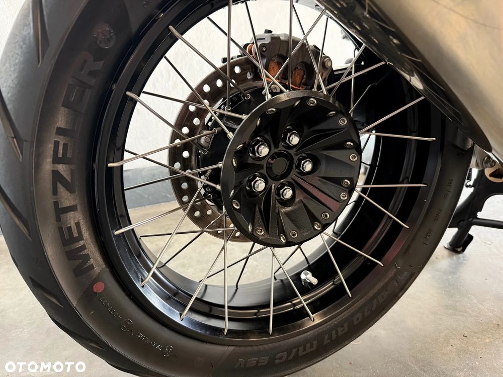 Honda VFR - 16