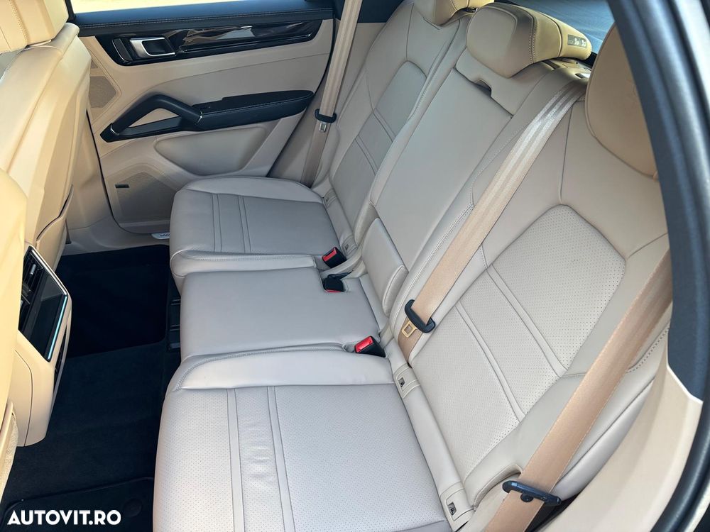 Porsche Cayenne Tiptronic S Platinum Edition - 16