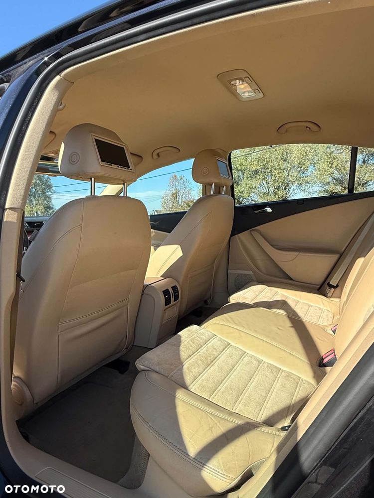 Volkswagen Passat 2.0 TDI DPF Highline - 11