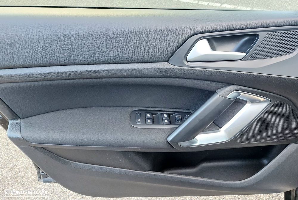 Peugeot 308 1.2 PureTech Style - 33