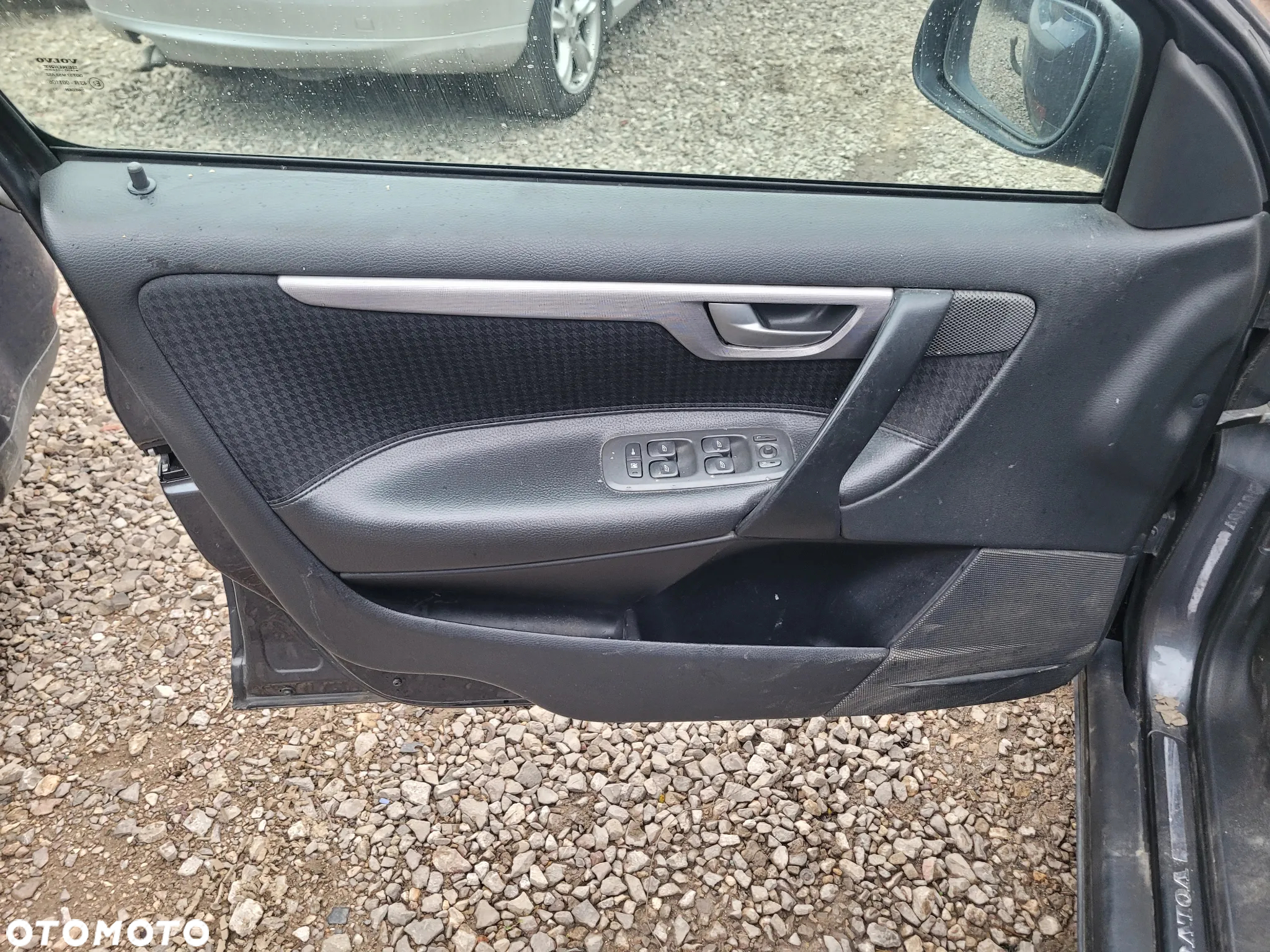volvo v70 II fotel kanapa deska kokpit podsufitka boczek podłokietnik licznik panel szyb stacyjka zestaw - 4