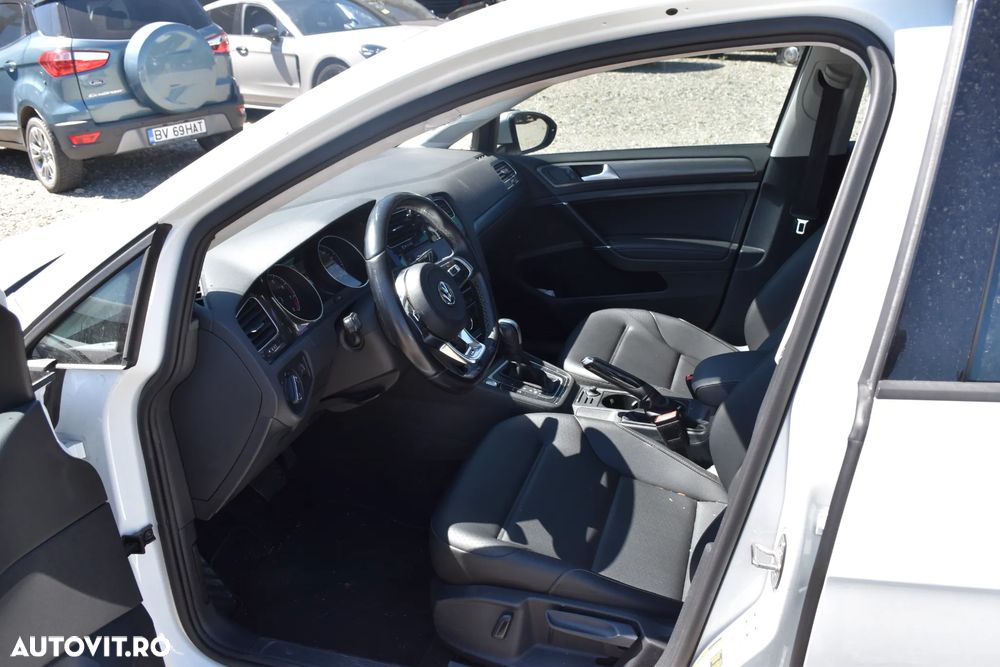 Volkswagen Golf - 8