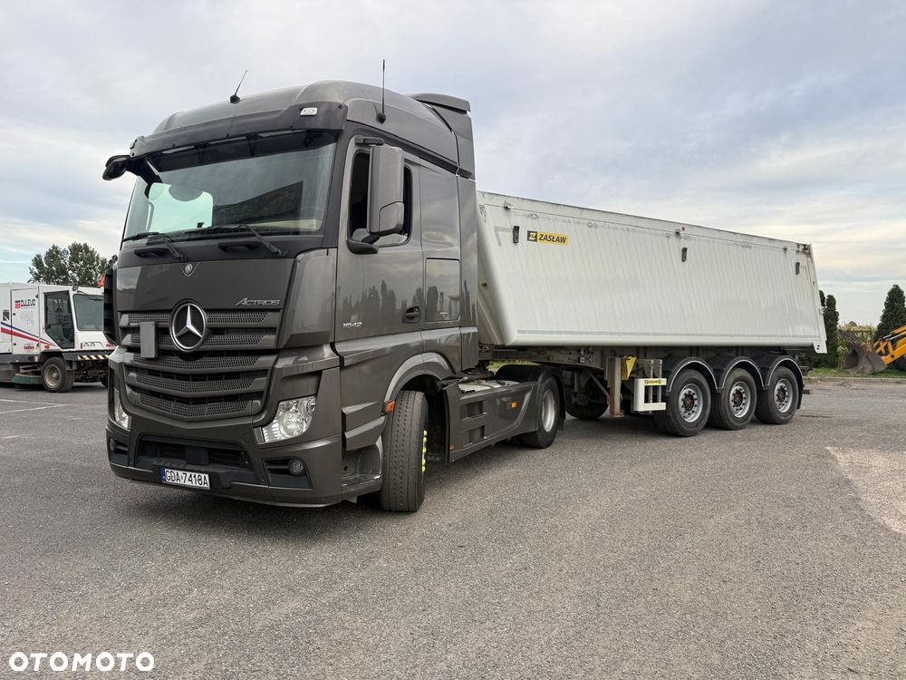 Mercedes-Benz - 2