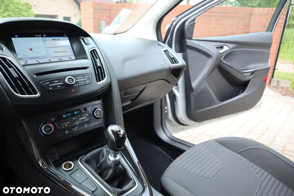 Ford Focus 1.5 EcoBlue Start-Stopp-System TITANIUM - 19
