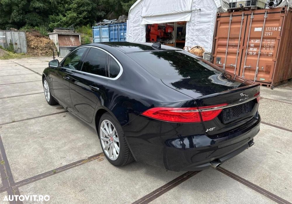 Jaguar XF 2.0 Portfolio - 4