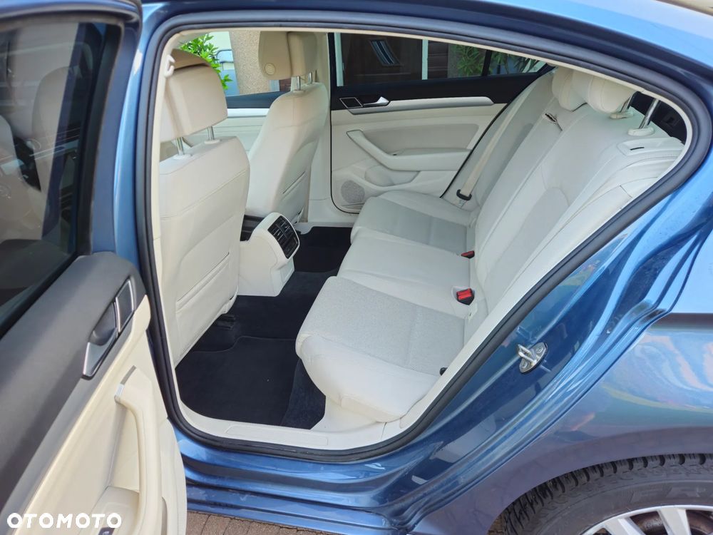 Volkswagen Passat 2.0 TDI BMT Comfortline - 14