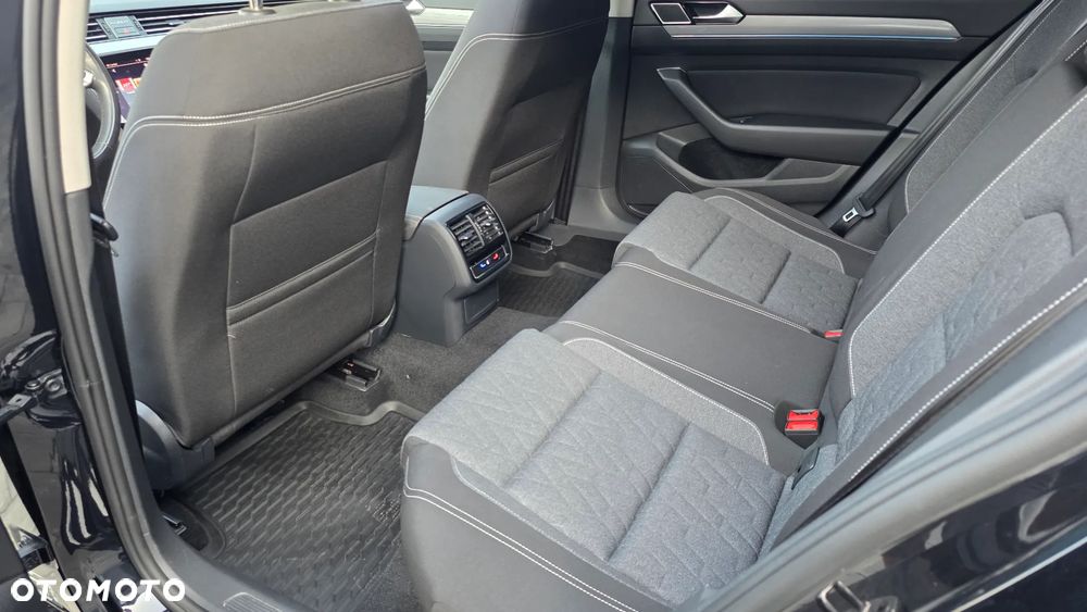 Volkswagen Passat - 29