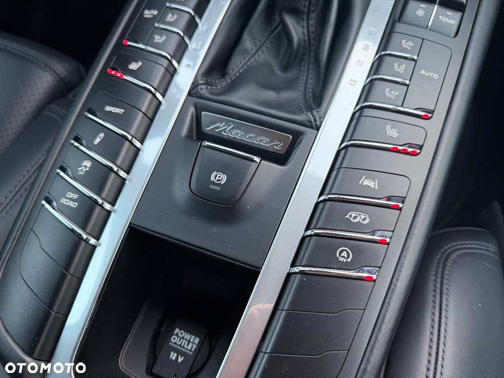 Porsche Macan S - 30