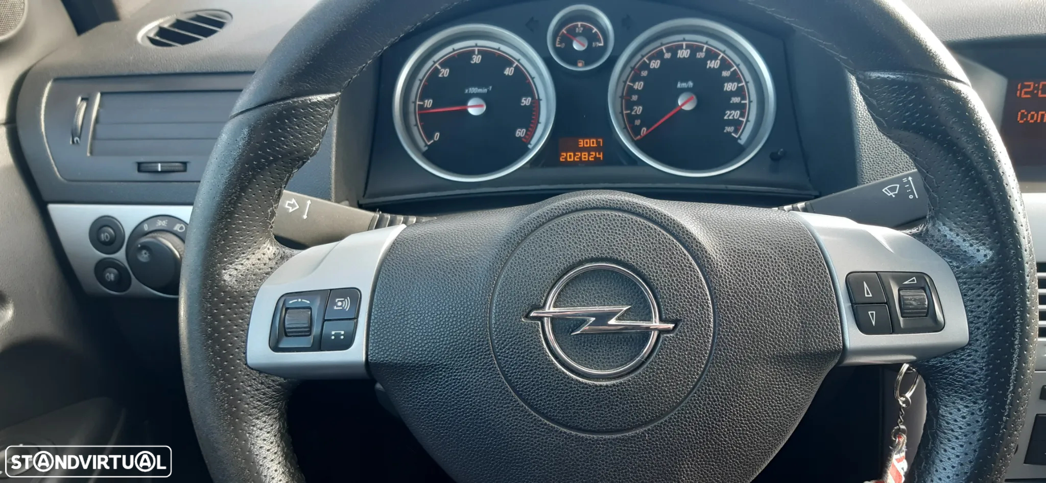 Opel Astra GTC 1.3 CDTi - 17