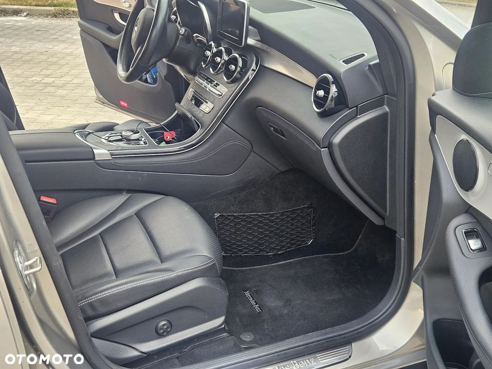 Mercedes-Benz GLC 300 4Matic 9G-TRONIC - 12