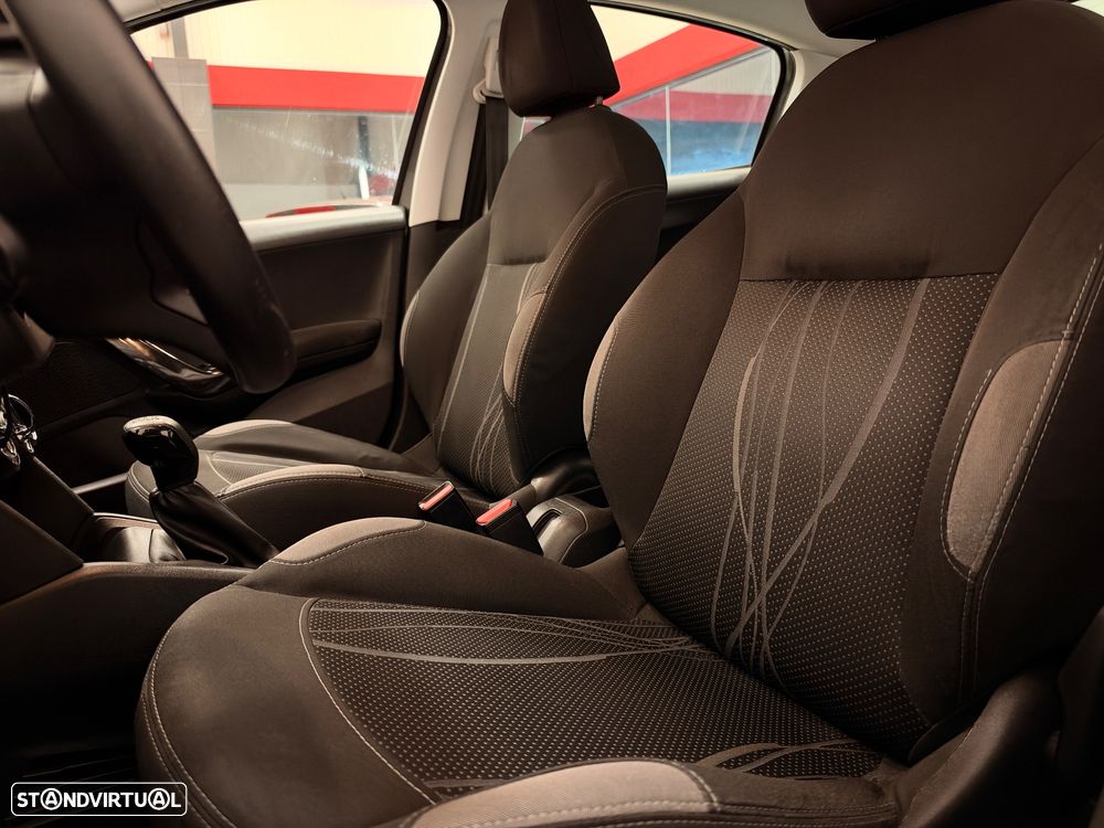 Peugeot 208 - 6