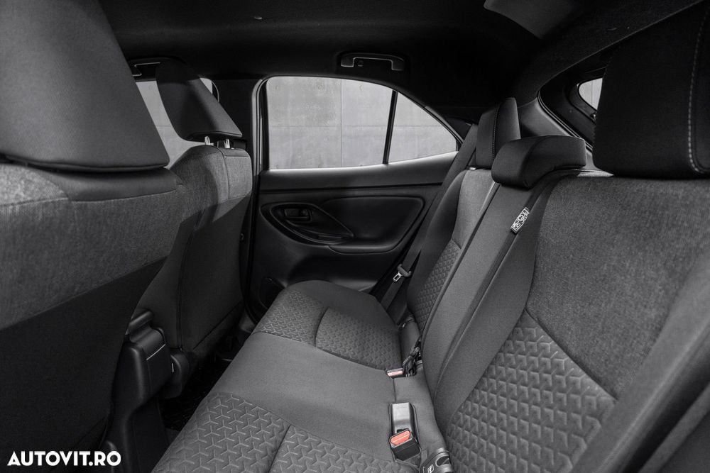 Toyota Yaris Cross 1.5 VVT-i HSD 4x4 Dynamic - 14